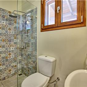 3 bedroom villa with pool, near Acharavi, sleeps 8